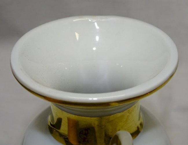-JOLI ANCIEN VASE STYLE EMPIRE EN PORCELAINE 1 ANSE RECOLLEE VITRINE    D