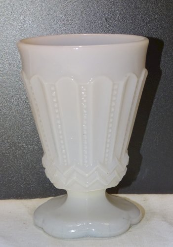 -JOLI ANCIEN VERRE CALICE OPALINE BLANCHE COLLECTION DECO VITRINE      D