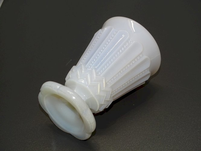 -JOLI ANCIEN VERRE CALICE OPALINE BLANCHE COLLECTION DECO VITRINE      D
