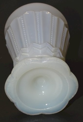 -JOLI ANCIEN VERRE CALICE OPALINE BLANCHE COLLECTION DECO VITRINE      D