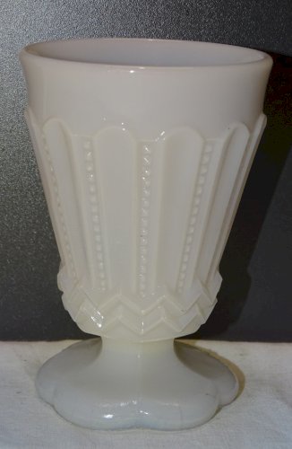 -JOLI ANCIEN VERRE CALICE OPALINE BLANCHE COLLECTION DECO VITRINE      D