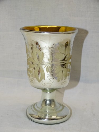 -JOLI ANCIEN VERRE CALICE VERRE EGLOMISE décor de FEUILLES COLLECTION VITRINE  D