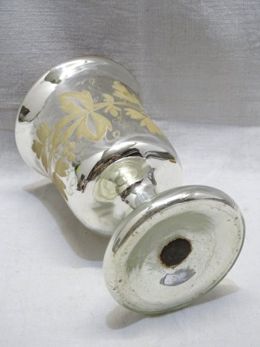 -JOLI ANCIEN VERRE CALICE VERRE EGLOMISE décor de FEUILLES COLLECTION VITRINE  D
