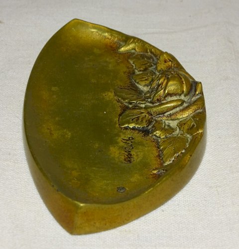 -JOLI ANCIEN VIDE POCHE RAMASSE MONNAIE BRONZE ART DECO signé M.BERTIN BUREAU  D