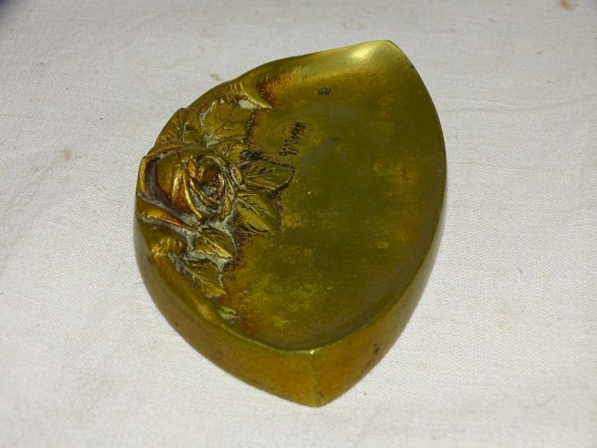 -JOLI ANCIEN VIDE POCHE RAMASSE MONNAIE BRONZE ART DECO signé M.BERTIN BUREAU  D
