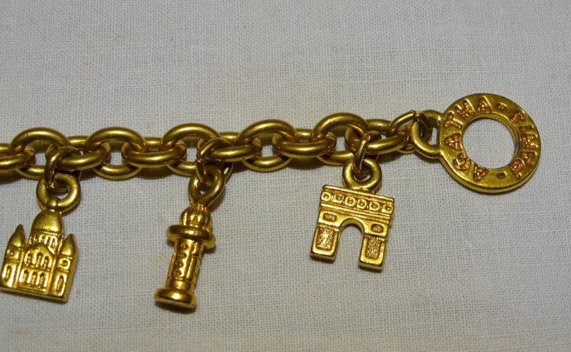 -JOLI BRACELET AGATHA PARIS BRELOQUES MONUMENTS de PARIS METAL Doré BIJOU    D