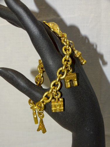 -JOLI BRACELET AGATHA PARIS BRELOQUES MONUMENTS de PARIS METAL Doré BIJOU    D