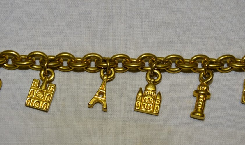 -JOLI BRACELET AGATHA PARIS BRELOQUES MONUMENTS de PARIS METAL Doré BIJOU    D
