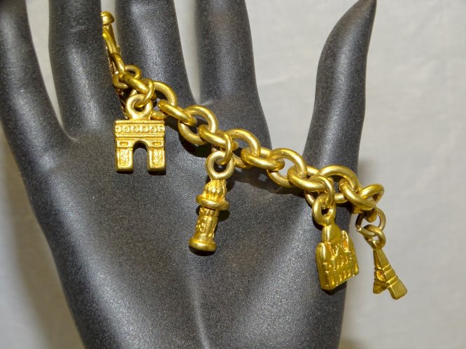 -JOLI BRACELET AGATHA PARIS BRELOQUES MONUMENTS de PARIS METAL Doré BIJOU    D