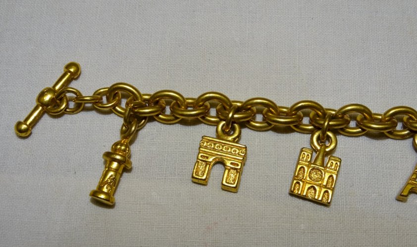 -JOLI BRACELET AGATHA PARIS BRELOQUES MONUMENTS de PARIS METAL Doré BIJOU    D
