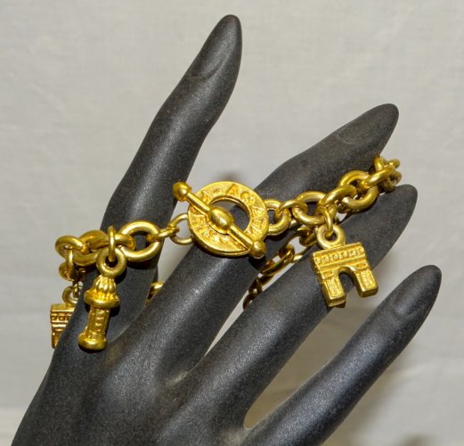 -JOLI BRACELET AGATHA PARIS BRELOQUES MONUMENTS de PARIS METAL Doré BIJOU    D