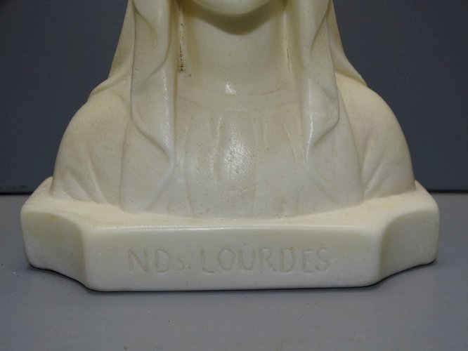 -JOLI BUSTE NOTRE DAME de LOURDES signé  Ch MAILLARD en ALBATRE COLLECTION   D