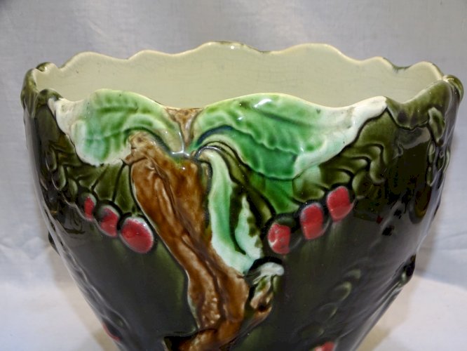 -JOLI CACHE POT BARBOTINE FIVES LILLE DE BRUYN A DECOR DE CERISES COLLECTION   D