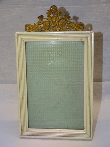 -JOLI CADRE A POSER POUR PHOTO TOUR PLATRE avec NOEUD BRONZE ART NOUVEAU   D