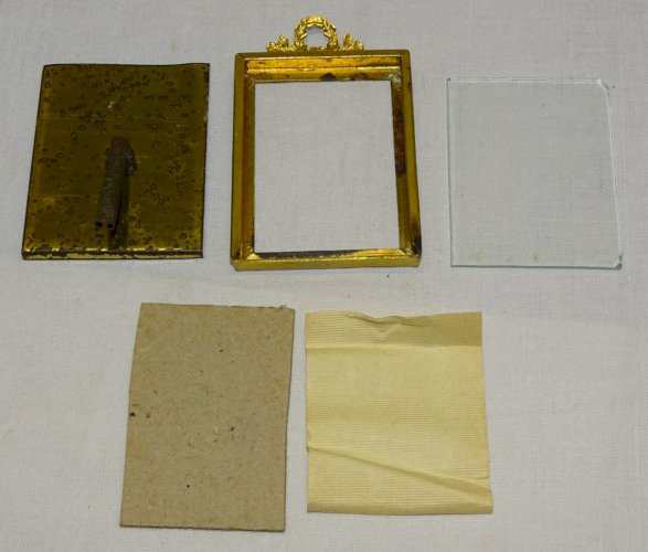- JOLI CADRE MINIATURE avec NOEUD LAITON STYLE EMPIRE tour METAL Doré VITRINE  D
