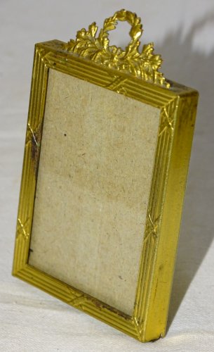 - JOLI CADRE MINIATURE avec NOEUD LAITON STYLE EMPIRE tour METAL Doré VITRINE  D