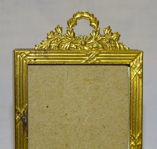 - JOLI CADRE MINIATURE avec NOEUD LAITON STYLE EMPIRE tour METAL Doré VITRINE  D