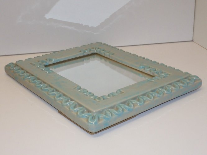  *JOLI CADRE MIROIR CERAMIQUE BLEUE à poser avec décor tortillons VINTAGE XXe D