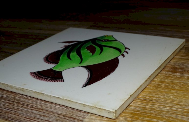 -JOLI CARREAU CERAMIQUE GIEN décor POISSON VERT COLLECTION DECO TABLE  D