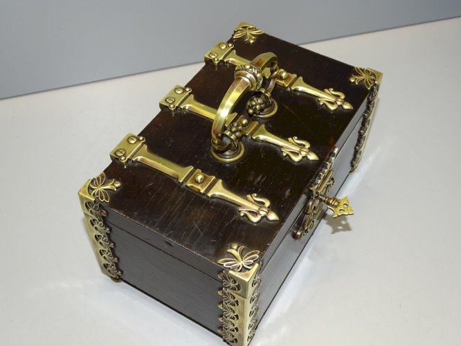-JOLI COFFRET A BIJOUX BOIS LAITON BRONZE XIXe Façon COFFRET de MESSAGER     D