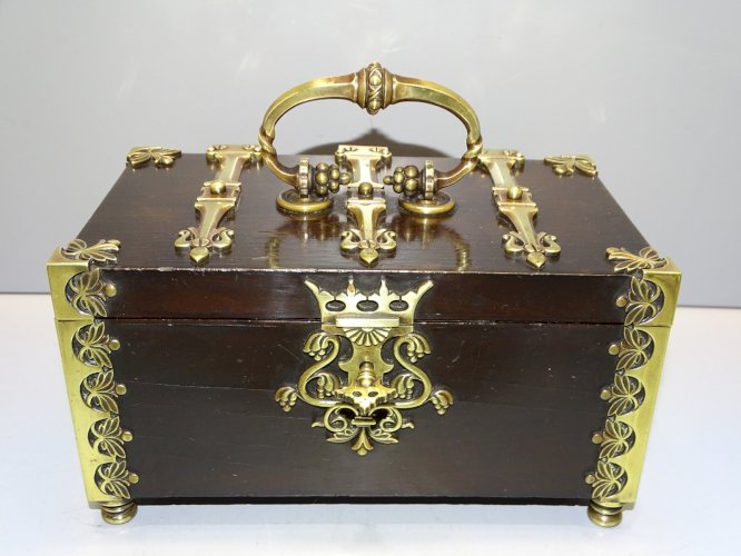 -JOLI COFFRET A BIJOUX BOIS LAITON BRONZE XIXe Façon COFFRET de MESSAGER     D