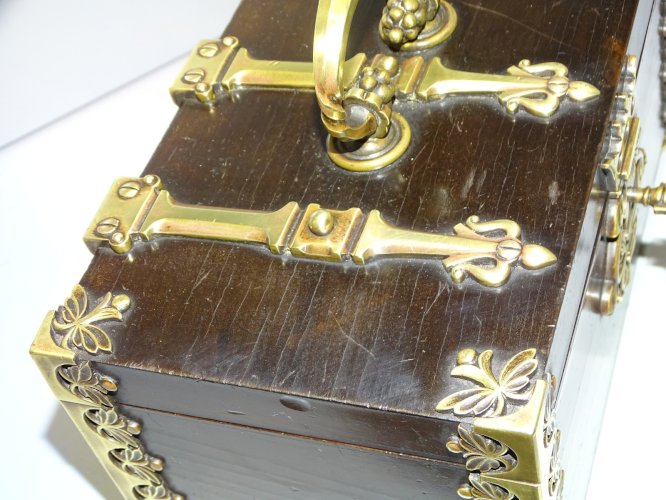 -JOLI COFFRET A BIJOUX BOIS LAITON BRONZE XIXe Façon COFFRET de MESSAGER     D