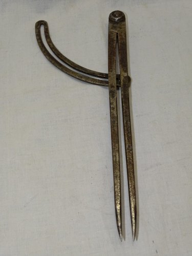 -JOLI COMPAS FER FORGE XIXe COLLECTION VIEUX OUTILS DECO VITRINE OUTIL ANCIEN  D