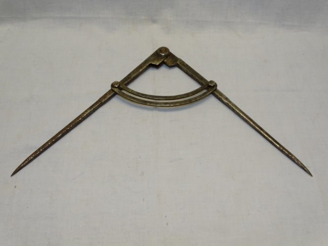 -JOLI COMPAS FER FORGE XIXe COLLECTION VIEUX OUTILS DECO VITRINE OUTIL ANCIEN  D