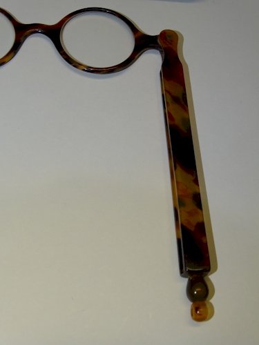 -JOLI FACE A MAIN LUNETTES ART DECO BAKELITE Façon ECAILLE dans leur étui    D
