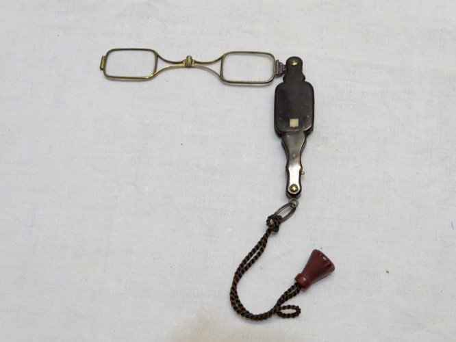 -JOLI FACE A MAIN LUNETTES NAPOLEON III XIXe MONTURE ARGENT