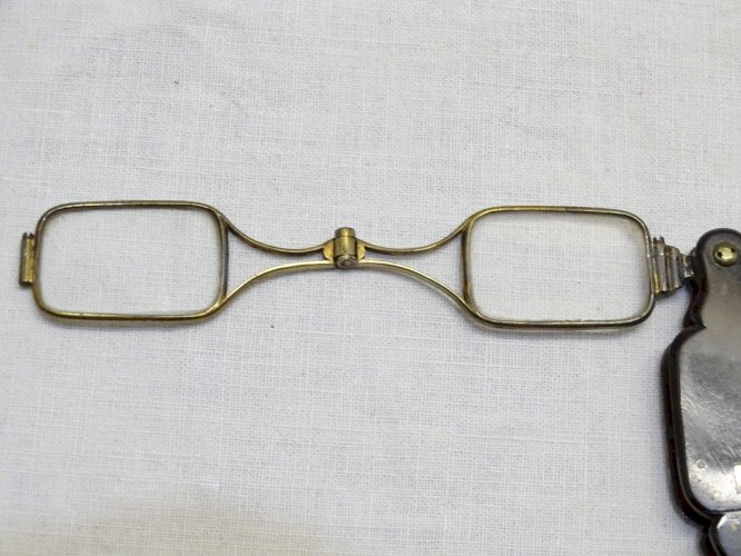 -JOLI FACE A MAIN LUNETTES NAPOLEON III XIXe MONTURE ARGENT