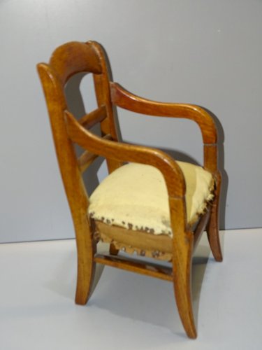 -JOLI FAUTEUIL LOUIS PHILIPPE MINIATURE ou de POUPEE A RESTAURER COLLECTION