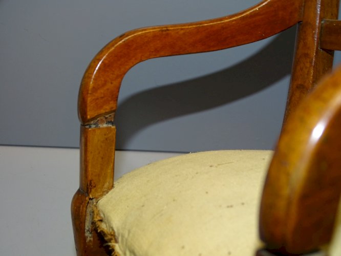-JOLI FAUTEUIL LOUIS PHILIPPE MINIATURE ou de POUPEE A RESTAURER COLLECTION