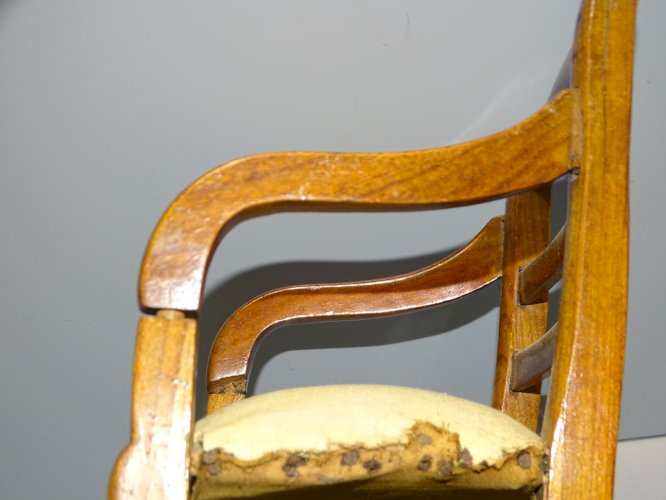 -JOLI FAUTEUIL LOUIS PHILIPPE MINIATURE ou de POUPEE A RESTAURER COLLECTION