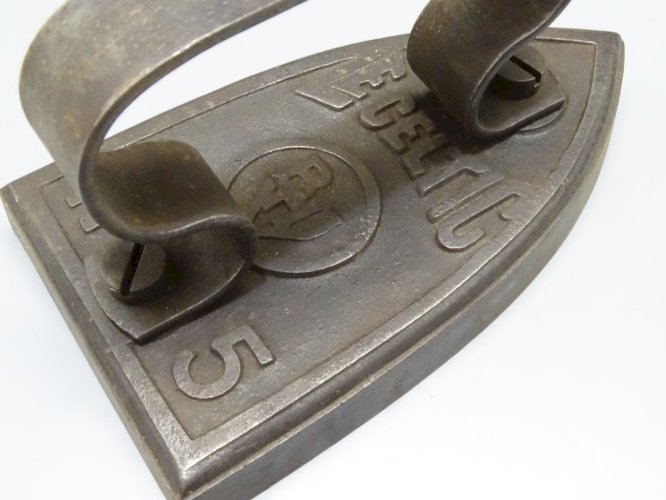 -JOLI FER PLAQUE LE CELTIC N°5 BHV COLLECTION DECO VITRINE    D