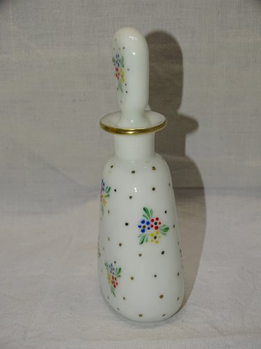 -JOLI FLACON OPALINE DECOR FLEURS EMAILLEES et POINTS dorés COLLECTION VITRINE D