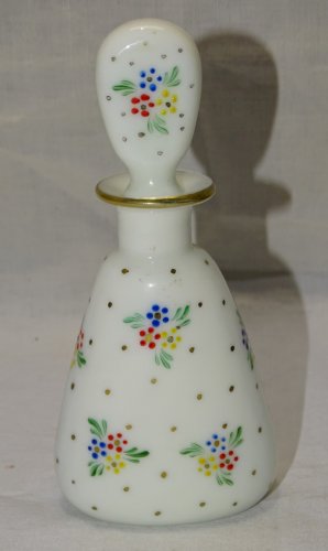 -JOLI FLACON OPALINE DECOR FLEURS EMAILLEES et POINTS dorés COLLECTION VITRINE D