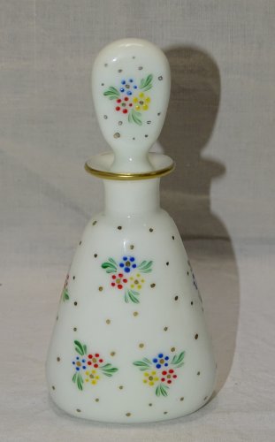 -JOLI FLACON OPALINE DECOR FLEURS EMAILLEES et POINTS dorés COLLECTION VITRINE D