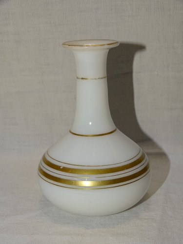 -JOLI FLACON VASE OPALINE DE CRISTAL NAPOLEON III XIXe NIII COLLECTION DECO  D