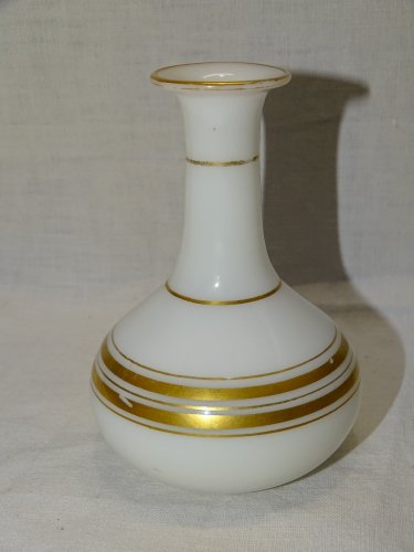 -JOLI FLACON VASE OPALINE DE CRISTAL NAPOLEON III XIXe NIII COLLECTION DECO  D