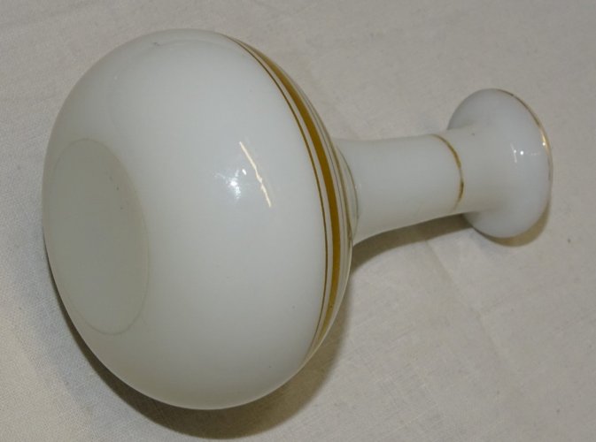-JOLI FLACON VASE OPALINE DE CRISTAL NAPOLEON III XIXe NIII COLLECTION DECO  D