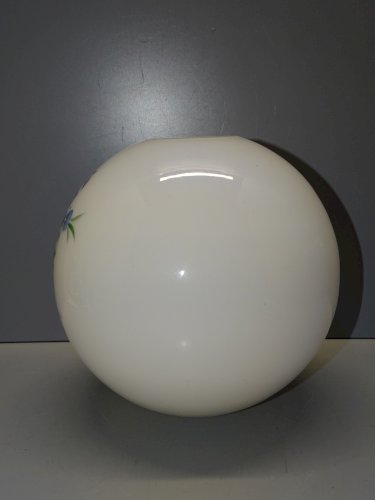 -JOLI GLOBE OPALINE BLANCHE DECOR FLEURS PEINTES POUR déco  LAMPE A PETROLE