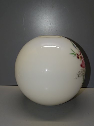 -JOLI GLOBE OPALINE BLANCHE DECOR FLEURS PEINTES POUR déco  LAMPE A PETROLE