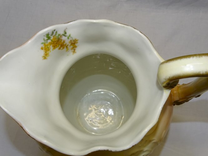 -  JOLI GRAND BROC VASE EN PORCELAINE LIMOGES  par R DELINIERES COLLECTION   D