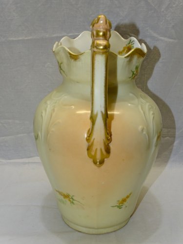 -  JOLI GRAND BROC VASE EN PORCELAINE LIMOGES  par R DELINIERES COLLECTION   D