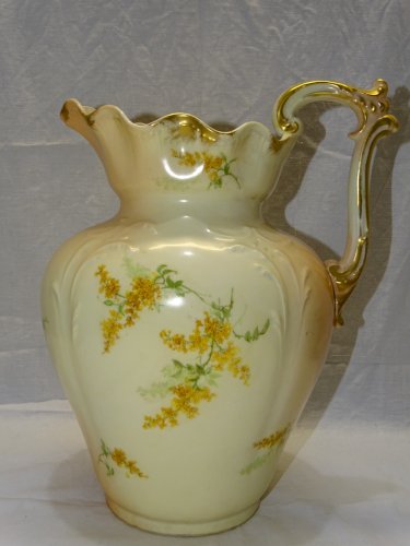 -  JOLI GRAND BROC VASE EN PORCELAINE LIMOGES  par R DELINIERES COLLECTION   D