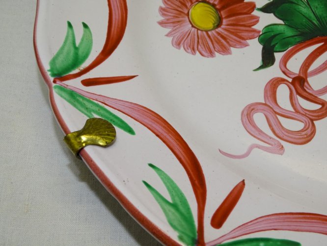 -JOLI GRAND PLAT CERAMIQUE FAÏENCE DES ISLETTES  A DECOR DE BOUQUET DE FLEURS  D