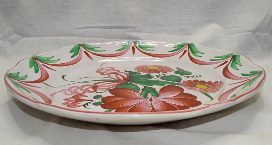 -JOLI GRAND PLAT CERAMIQUE FAÏENCE DES ISLETTES  A DECOR DE BOUQUET DE FLEURS  D