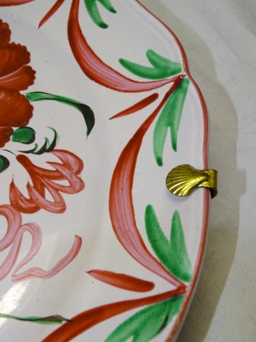 -JOLI GRAND PLAT CERAMIQUE FAÏENCE DES ISLETTES  A DECOR DE BOUQUET DE FLEURS  D