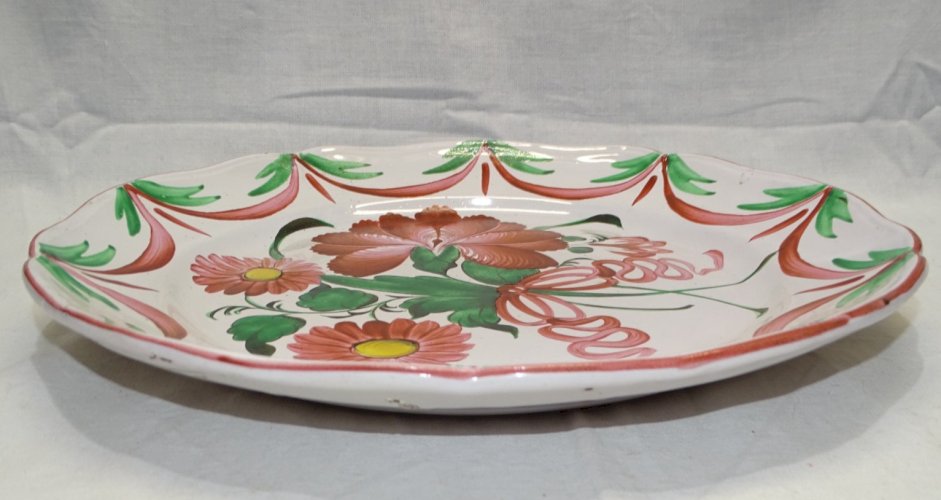 -JOLI GRAND PLAT CERAMIQUE FAÏENCE DES ISLETTES  A DECOR DE BOUQUET DE FLEURS  D